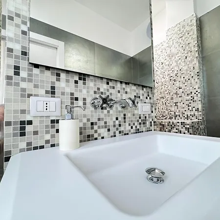 Sant'agostino Large & Elegant Apartment, * Milán